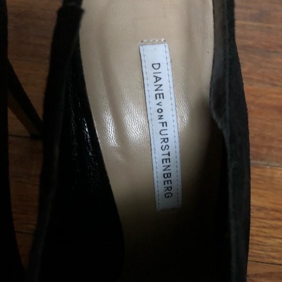Diane Von Furstenberg Sofia Black Suede Chain Heels... | Depop Diane Von Furstenberg black suede heels